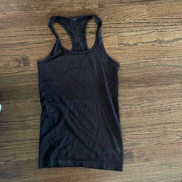 Black lululemon tank - Picture 1 of 3